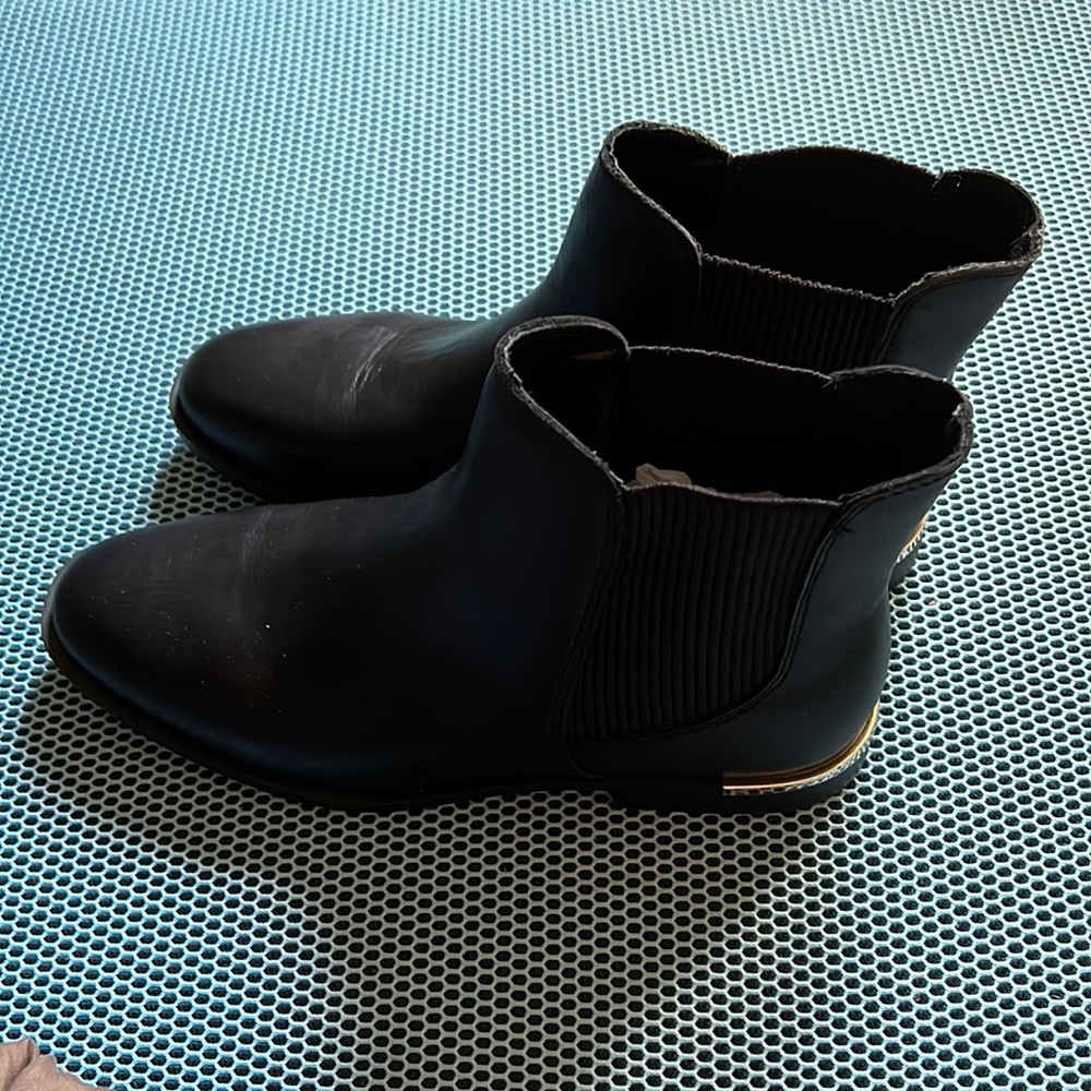 Tommaso women’s cycling shoes. Size 7. Brand new with tags.